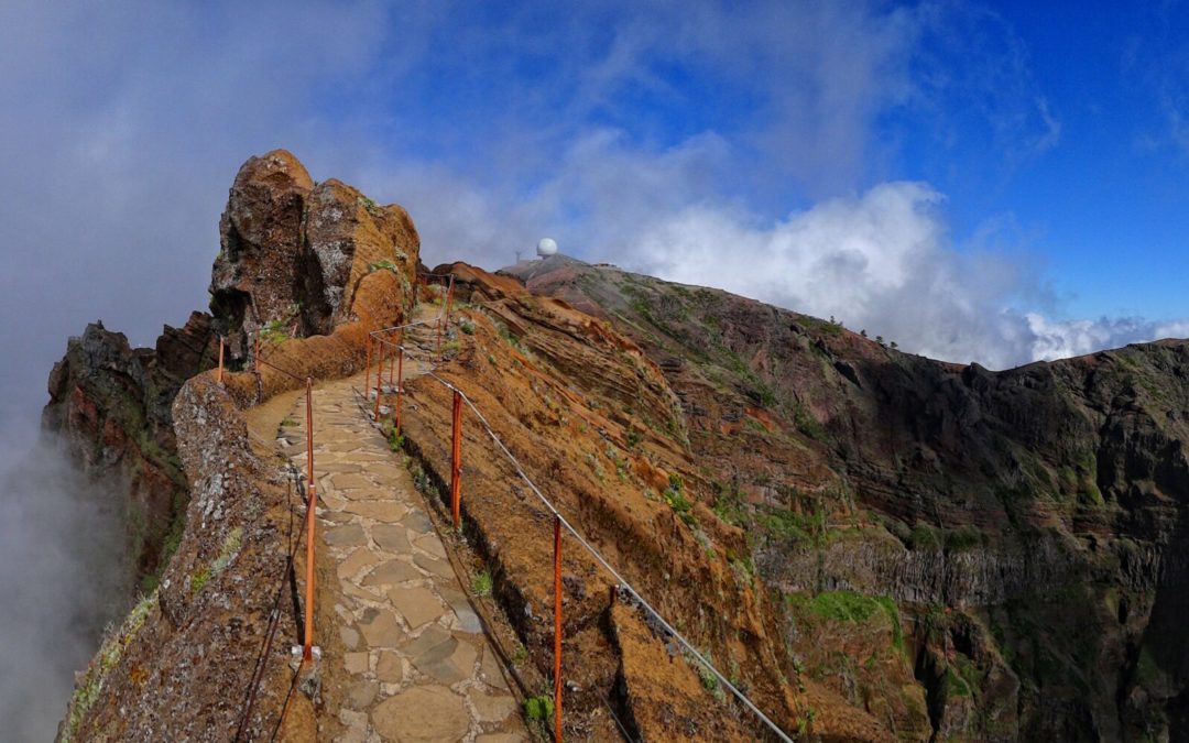 Escadas para o Céu: Explorando os Trilhos Majestosos da Ilha da Madeira